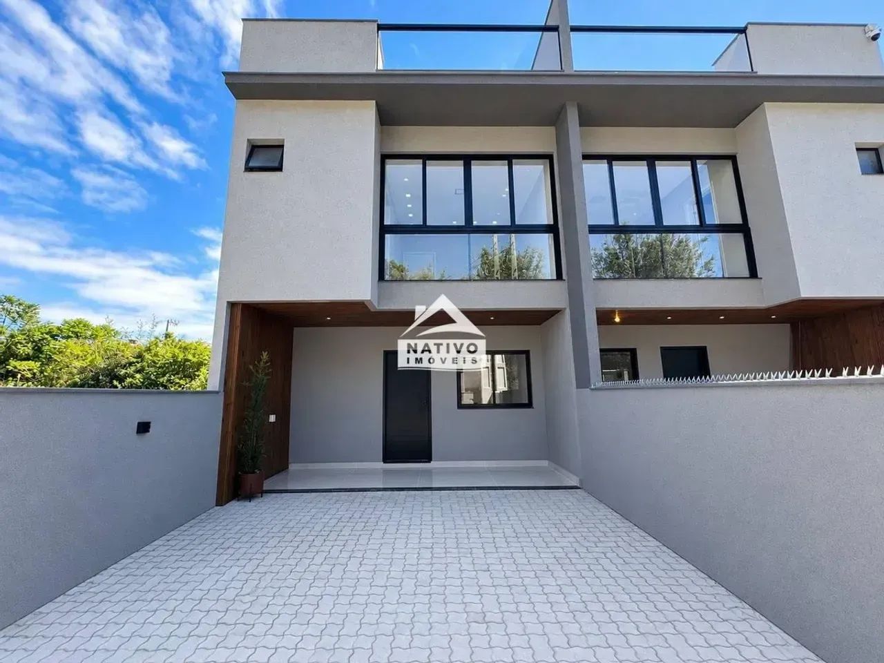 Sobrado Mobiliado com 3 dormitórios nos Ingleses/Florianópolis