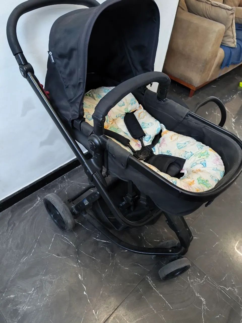 Carrinho + bebê conforto com base + capas acolchoadas - Foto 5
