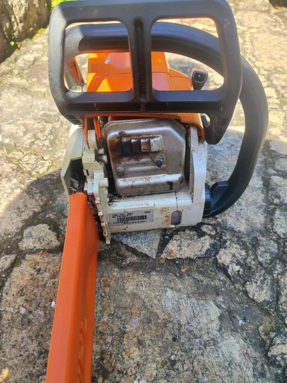 Motosserra a gasolina Stihl MS 170 branco/laranja - Foto 3