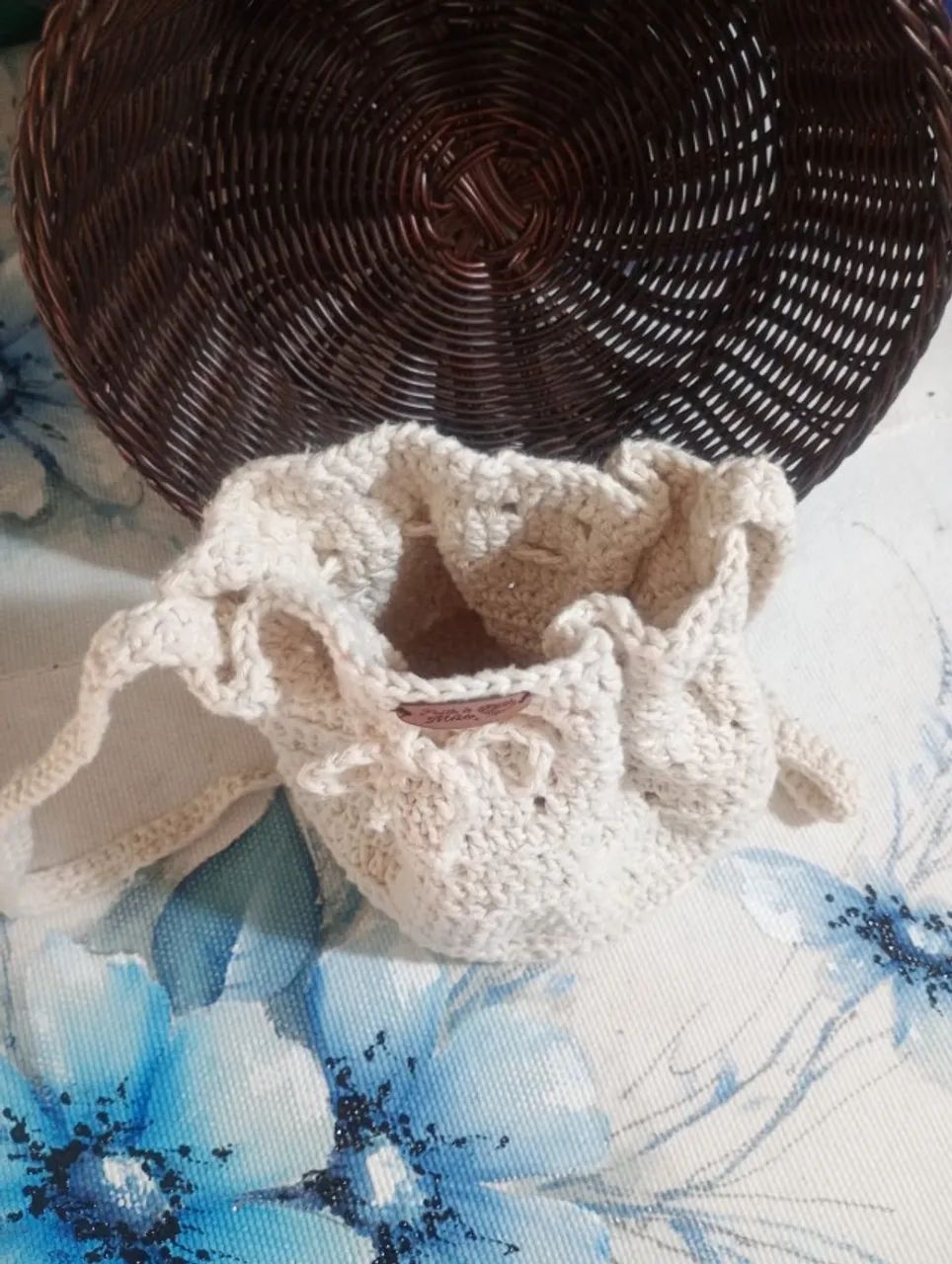 Bolsa de Crochê Off-White com Alça e Detalhe Floral - Foto 4