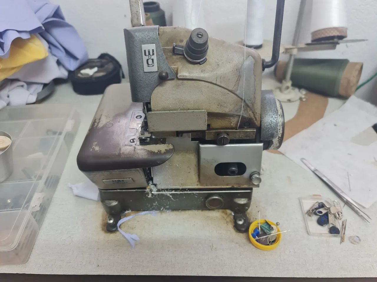 Maquina overlock antiga