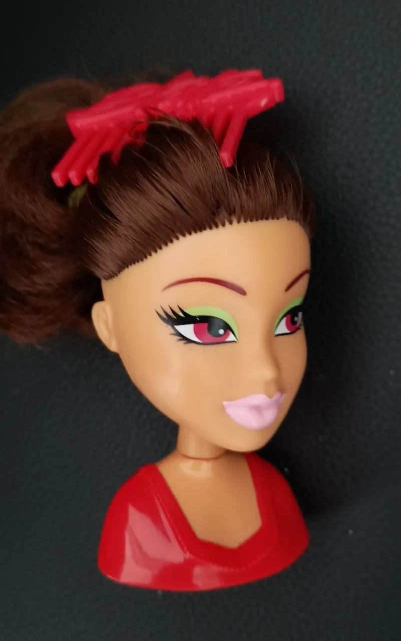 Bratz Miniatura / Brinde Ovos de Páscoa  - Foto 2