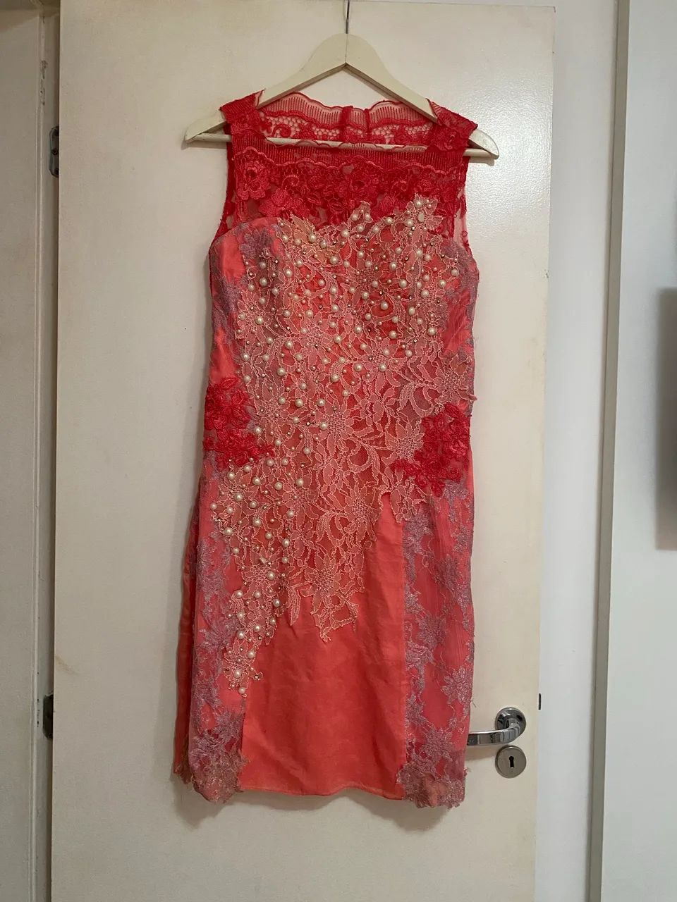Vestidos de festa, usado apenas uma vez .