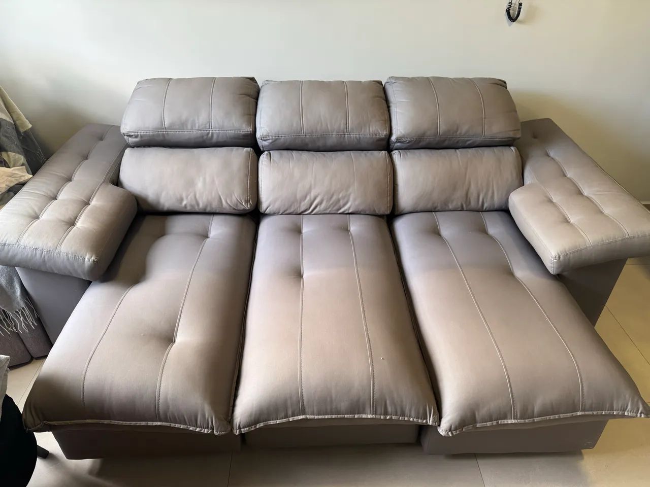 Sofá três lugares retrátil e reclinável. - Foto 5