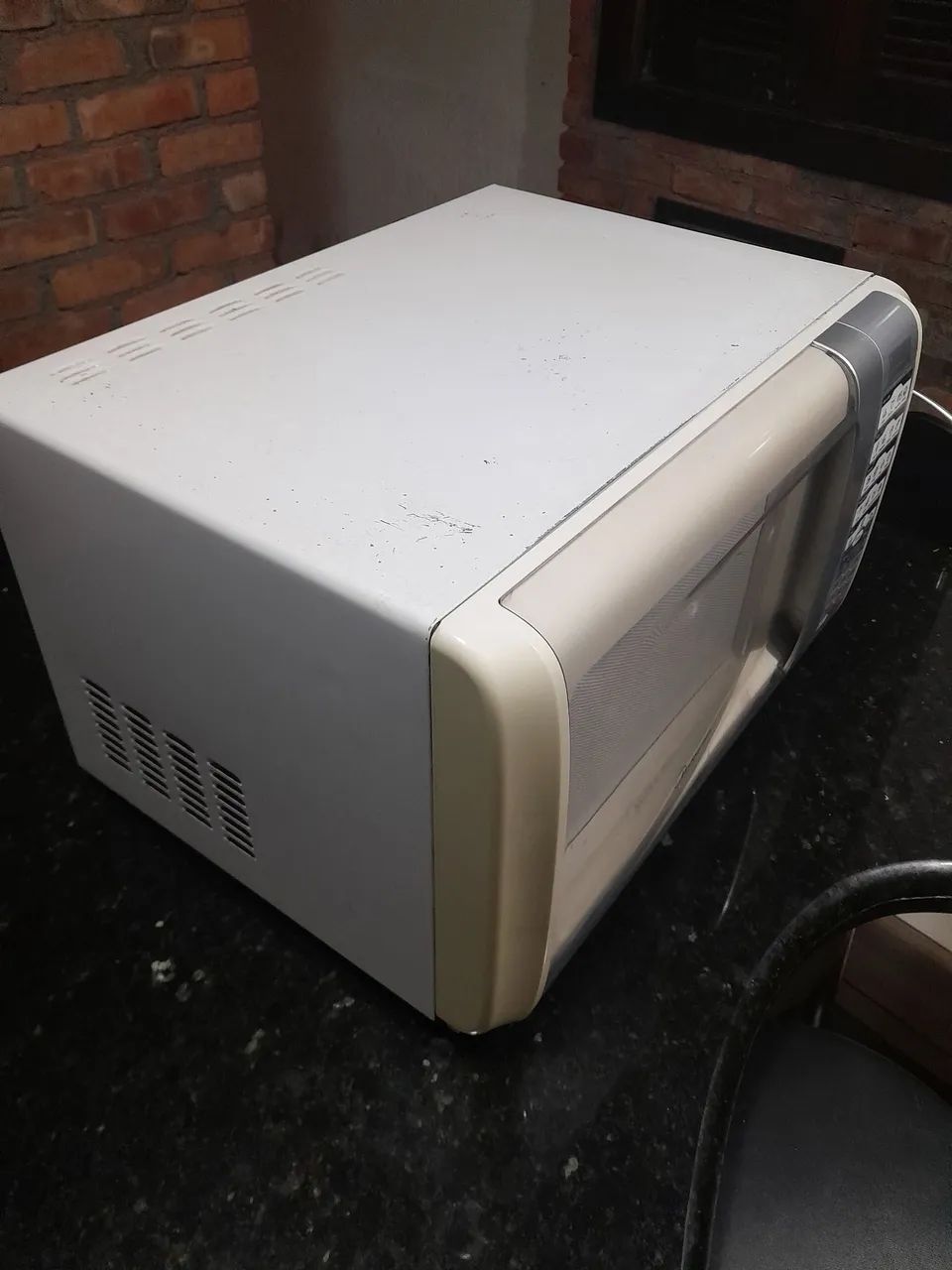 Microondas da marca Midea 34 litros bem novinho  - Foto 3