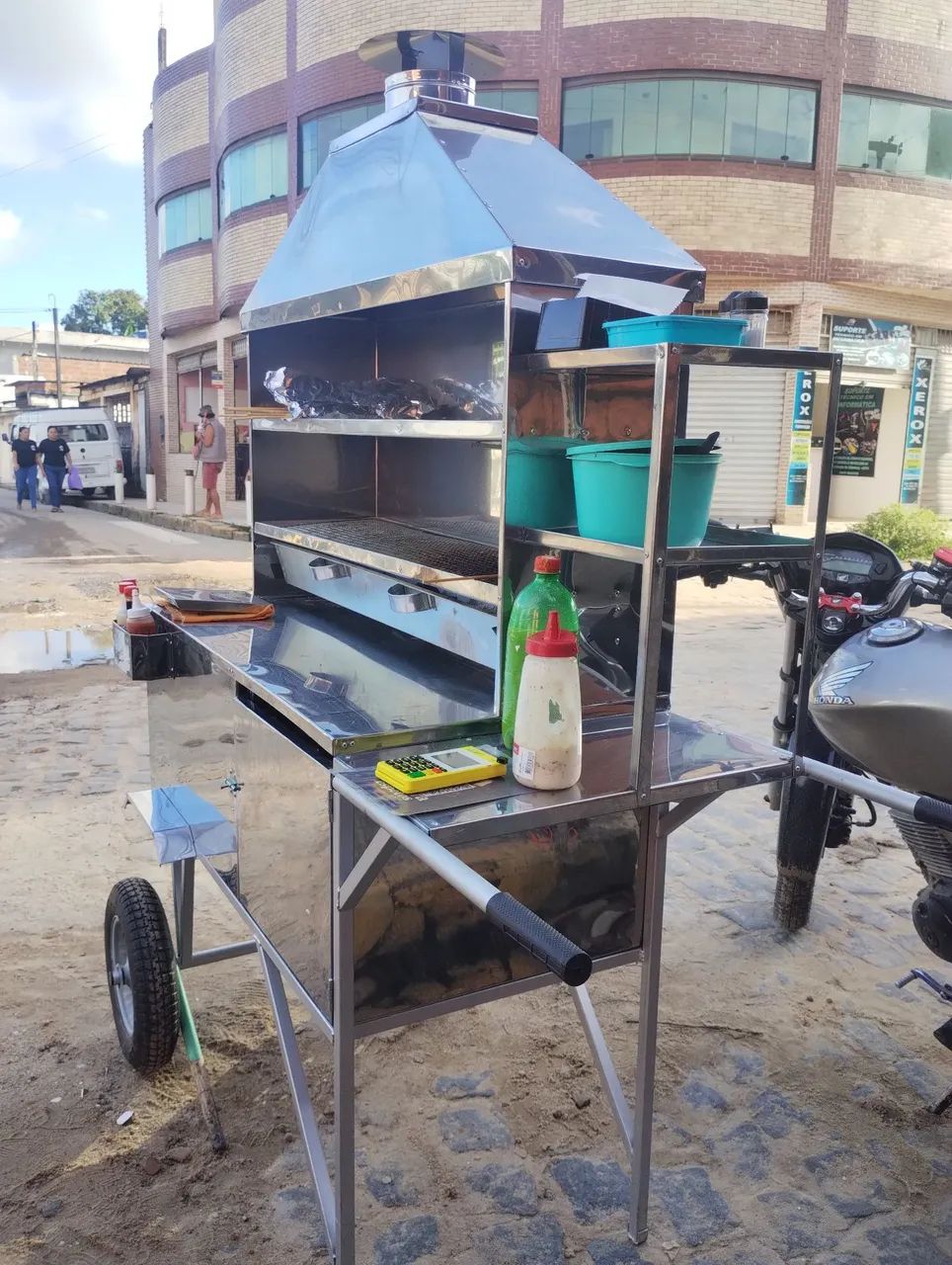 Carrocinha coifao de espetinho menos de 1 mês de uso (81)9  *