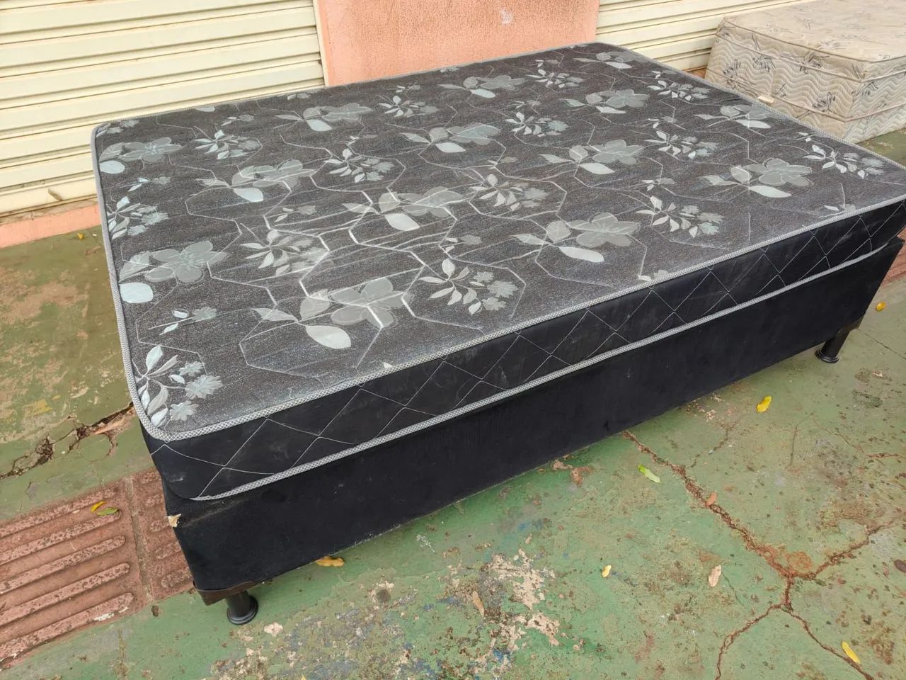 Cama box de casal com colchão 