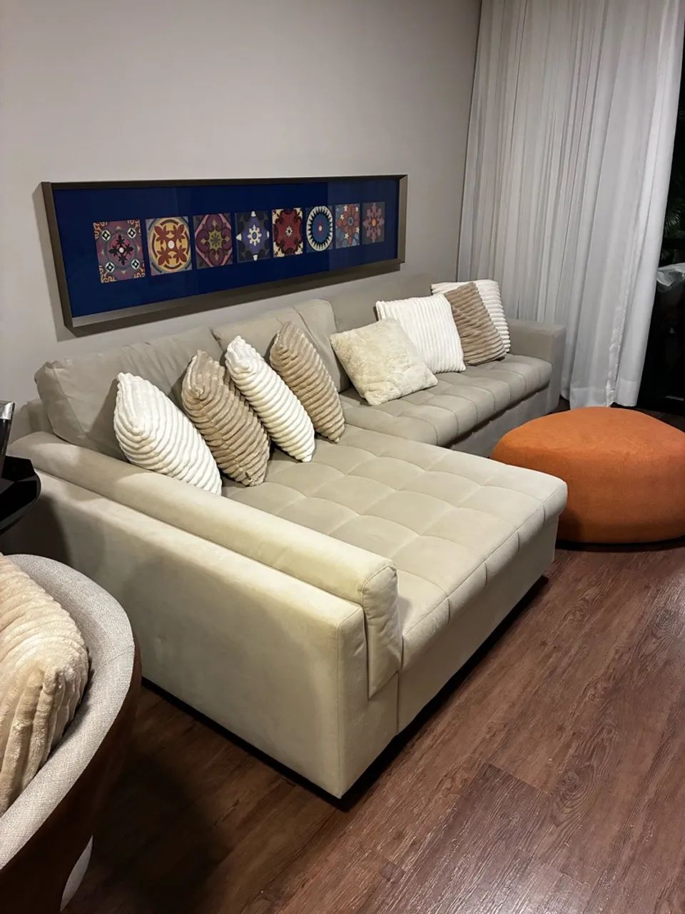 Sofá off white com chaise long - Foto 2