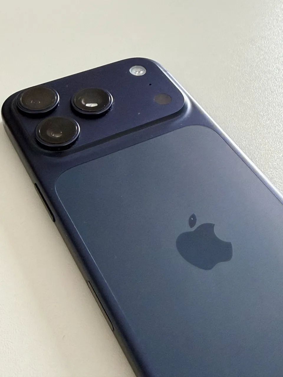 iPhone 17 Pro 256GB - Azul - Foto 2