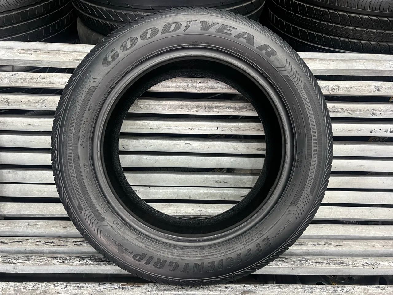 Jogo de Pneus 215/55/16 Goodyear EfficientGrip / Pneu 215/55R16 Goodyear  - Foto 6