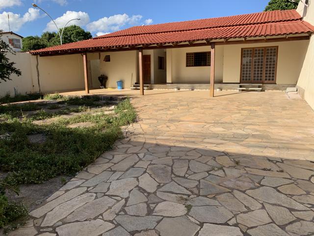 Linda casa de 3 qts, suite com hidromassagem em lote de 525 metros em Sobradinho 1