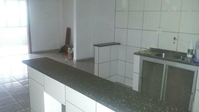 Vendo Prédio de 3 andares c 3 três apartamentos, valor à vista R$ 250.000,00 - Foto 7