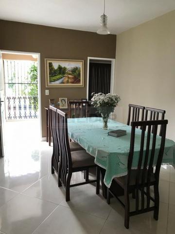 Casa com Ampla Área Sobre Dois Lotes (Esquina) - Foto 12