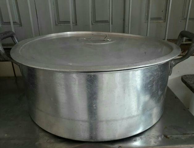 Vendo panela grande de alumínio - ótimo estado!