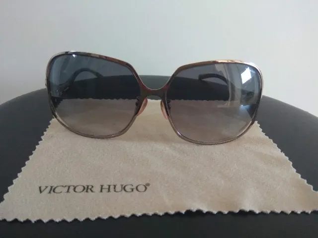 Óculos de sol feminino Victor Hugo 