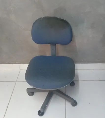 1 Mesa+ 8 Cadeiras+ 2 Banquetas para escritório - Foto 4