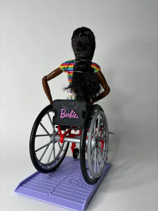 Barbie fashionista cadeirante  - Foto 3
