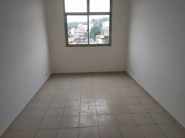 Apartamento na Zé Garoto, com 02 quartos e garagem.
