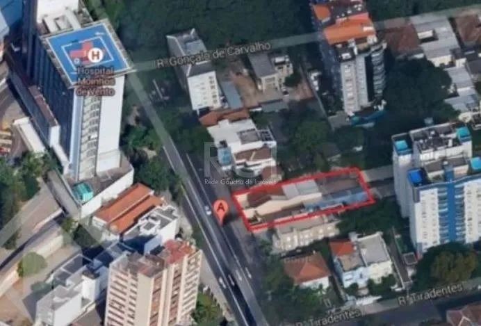 Terreno no Bairro Moinhos de Vento, 567m² , casa com 3 salas, salão aberto com churrasquei - Foto 3