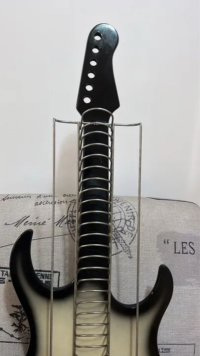 Porta CD/DVD Guitarra decorativo - Foto 4