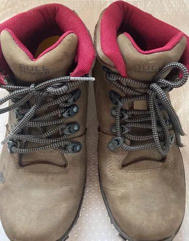 Vendo uma bota semi nova 