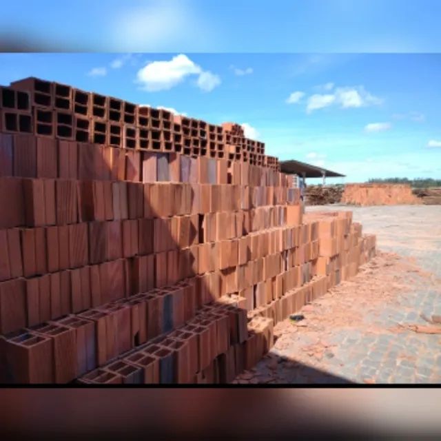 Vendo calhas menores , médias e maiores com entrega e o descarrego ! 