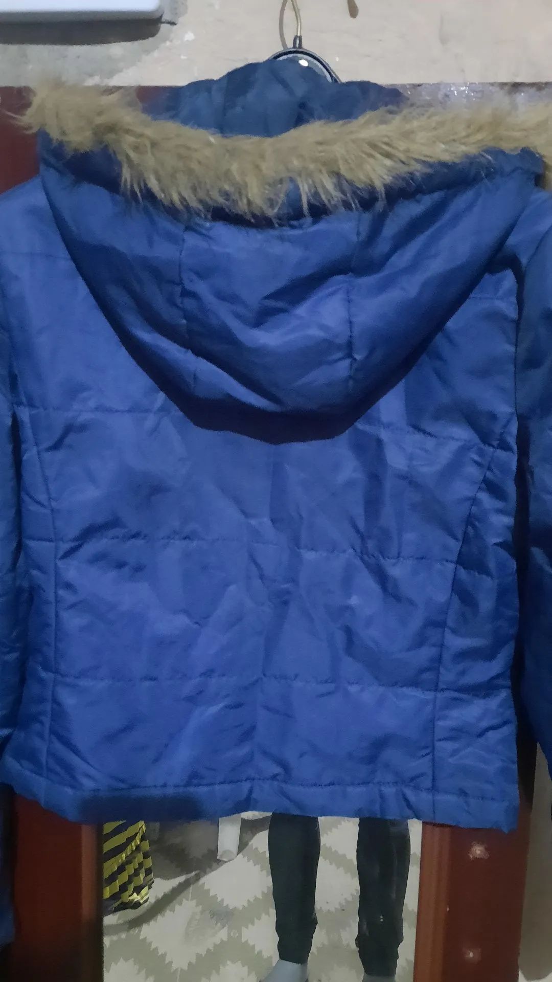 Casaco Feminino Azul com Capuz de Pelúcia - Foto 3