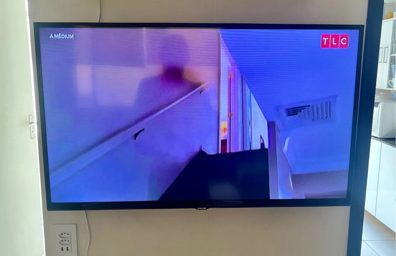 TV Samsung 40 polegadas com controle