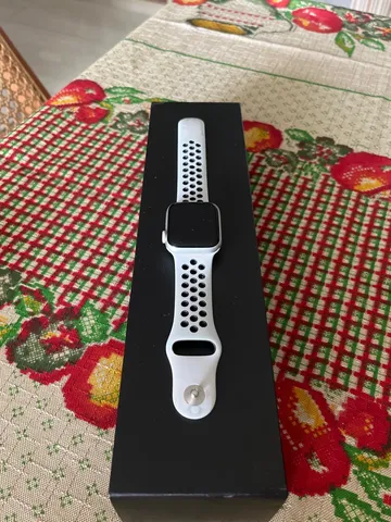 Series 4 nike apple hot sale watch