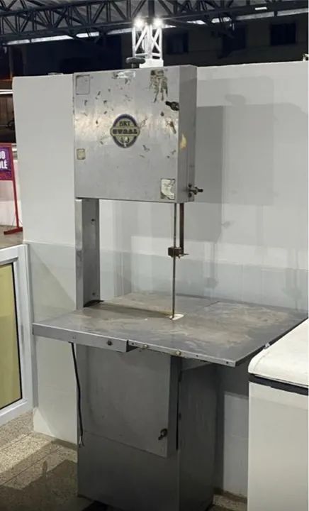 Serra de fita industrial