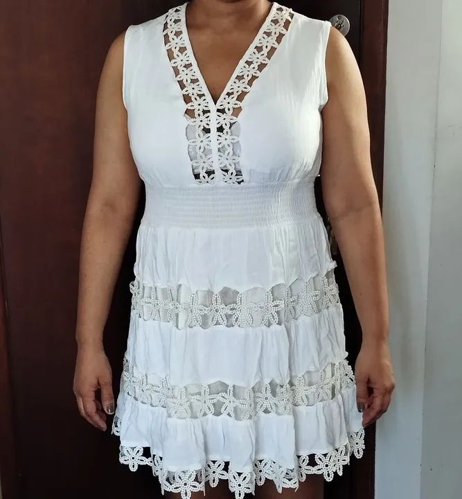 vestido branco curto solto sem mangas com renda boho white evasê