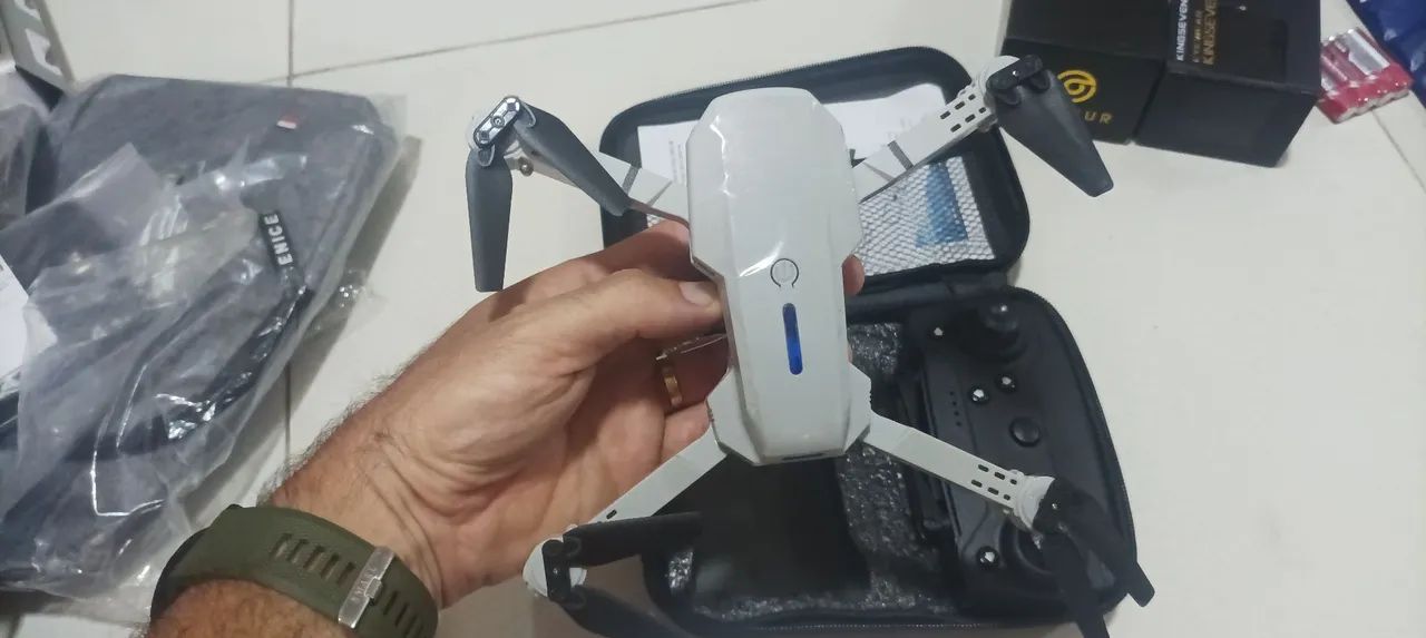 Drone dobrável com câmera HD *E88 Pro*