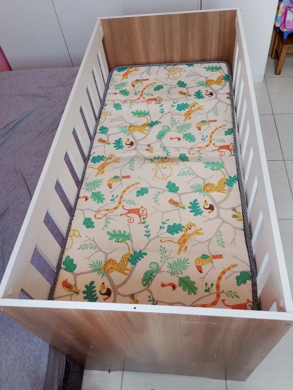 Vendo Berço com colchão e nicho para guardar brinquedos 