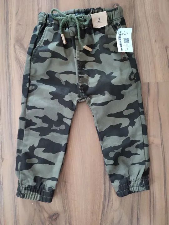 Calça infantil camuflada Tamanho 2 anos  Nova -   valor da loja 79,90 