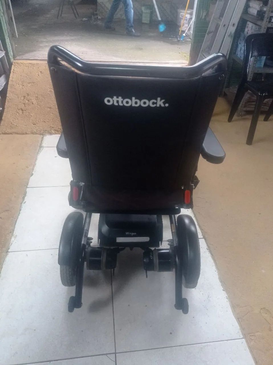 Cadeira de rodas motorizada - Foto 3
