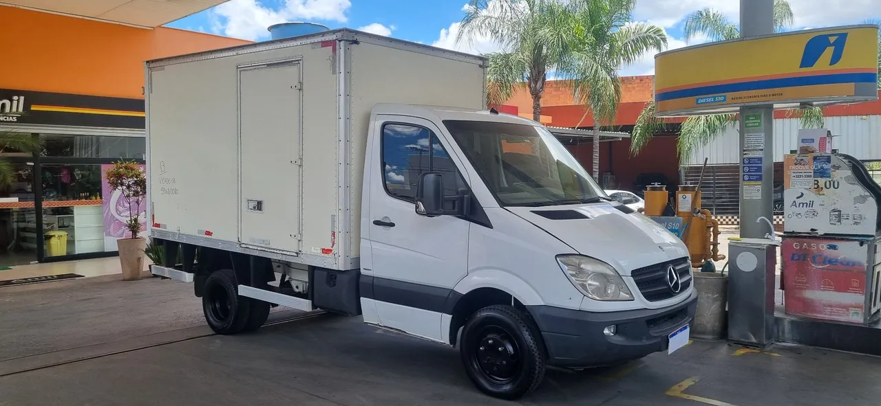 Caminhão Mercedes-Benz Sprinter 515 CDI Baú - 2012