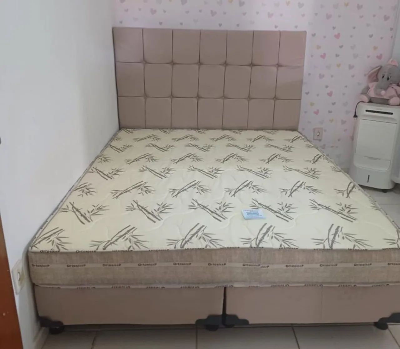 Cama Queen  com cabeceira 