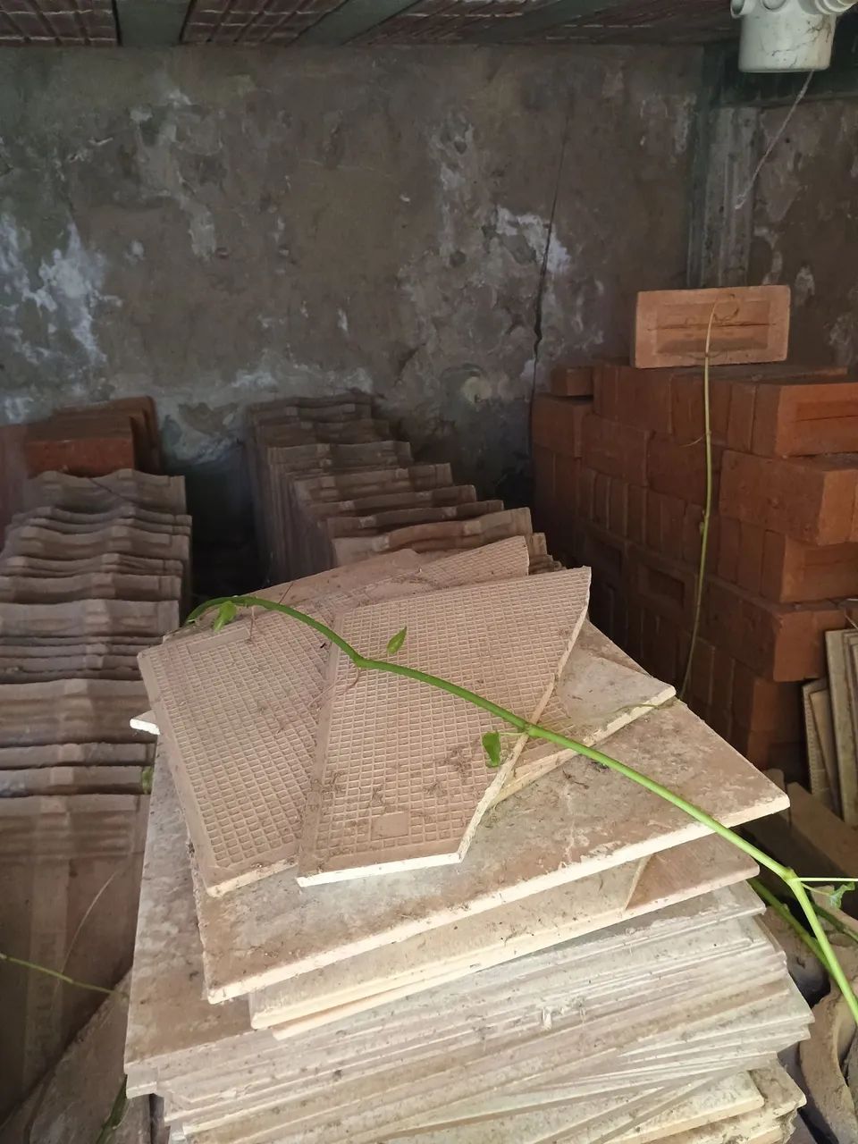 Tijolos e Telhas64861352003074120