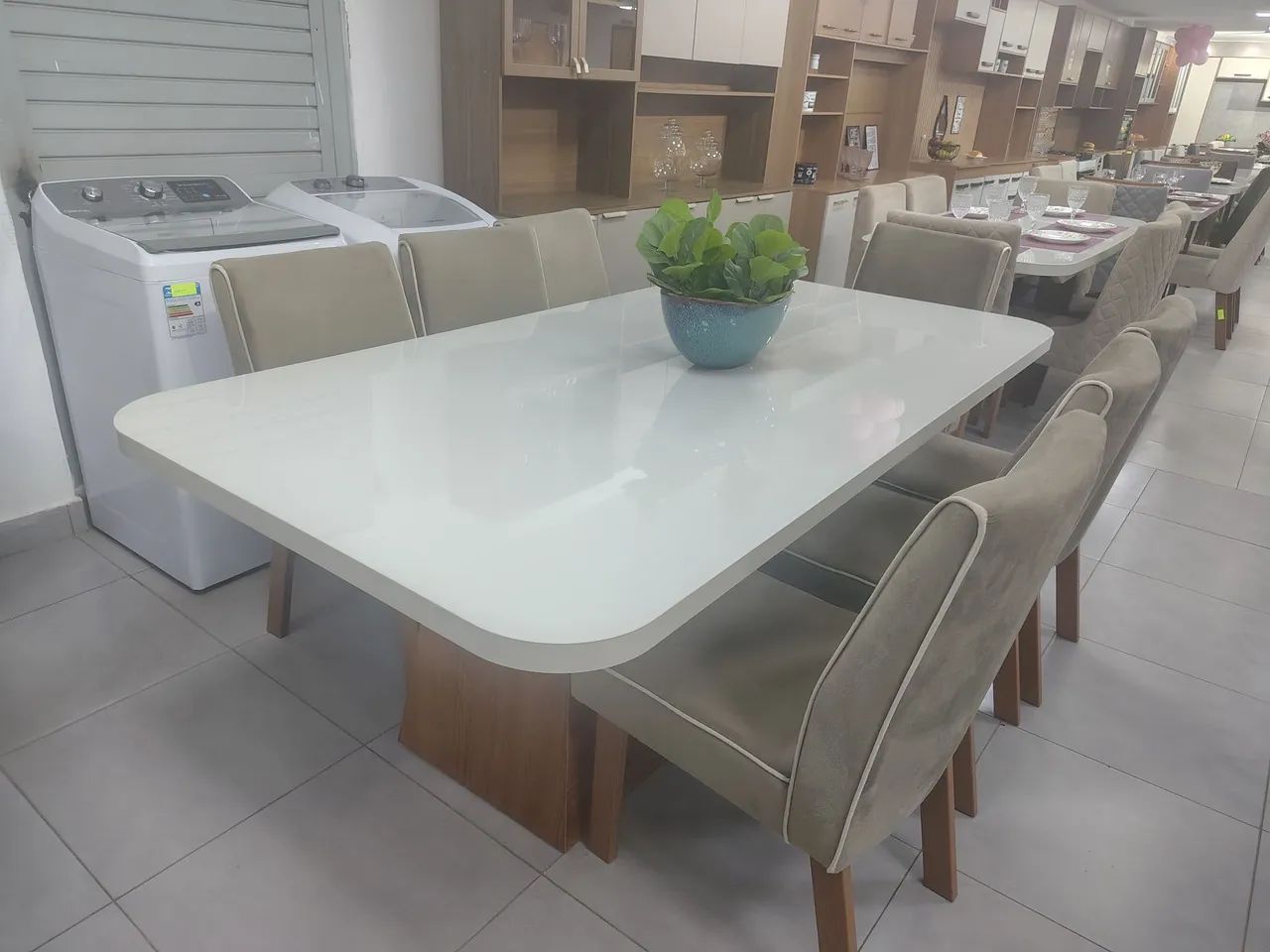 Mesa com 8 cadeiras  2.20 x 1.10 mts - Foto 3