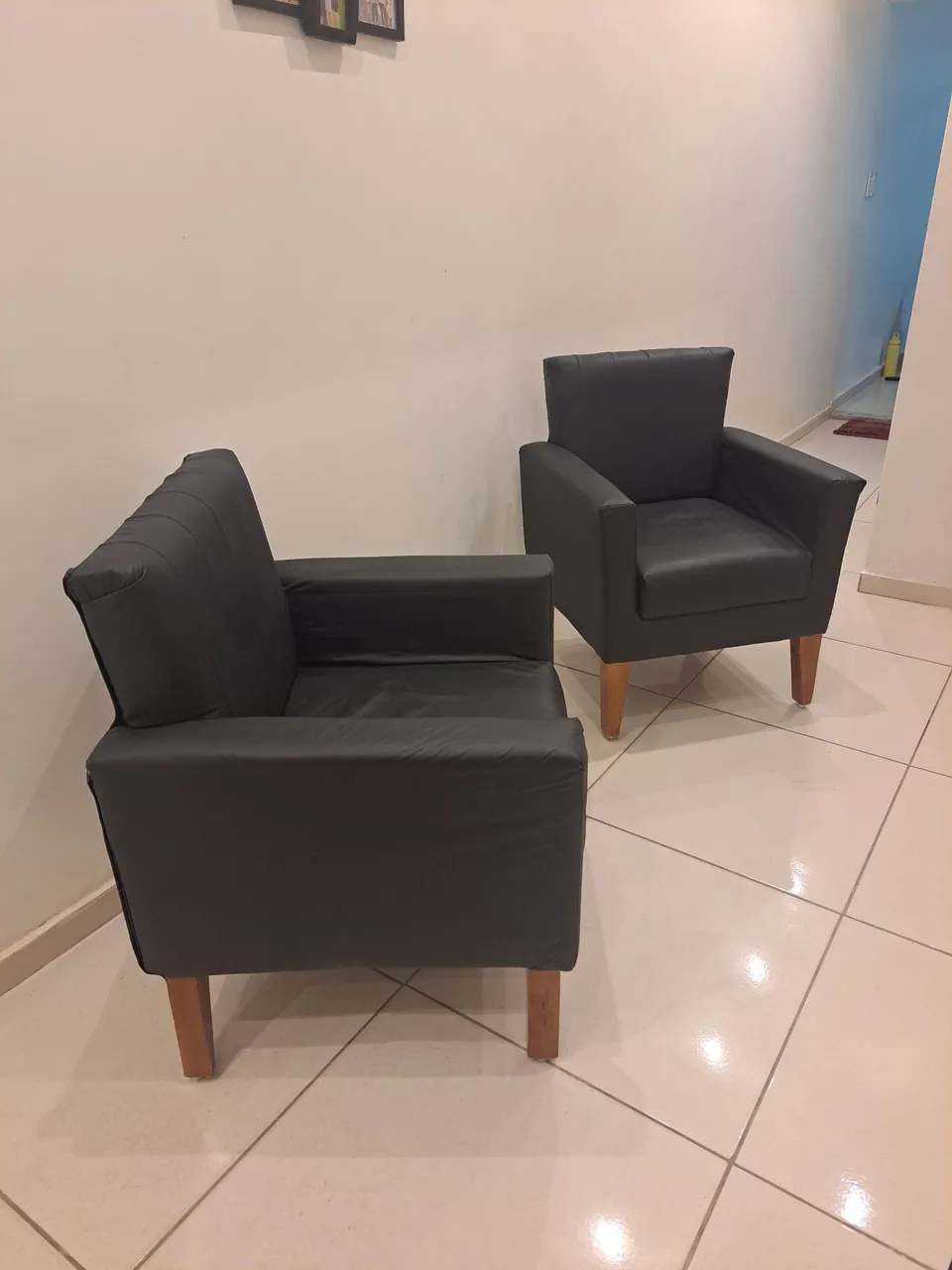 Poltronas em couro sintético - Conforto e Elegância