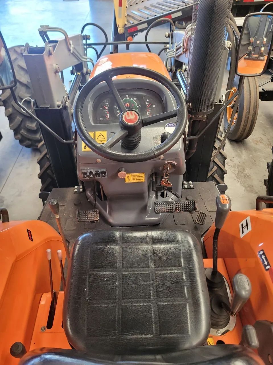 Trator Budny BDY 2840 4x4 com concha Frontal ano 2015 - Foto 4