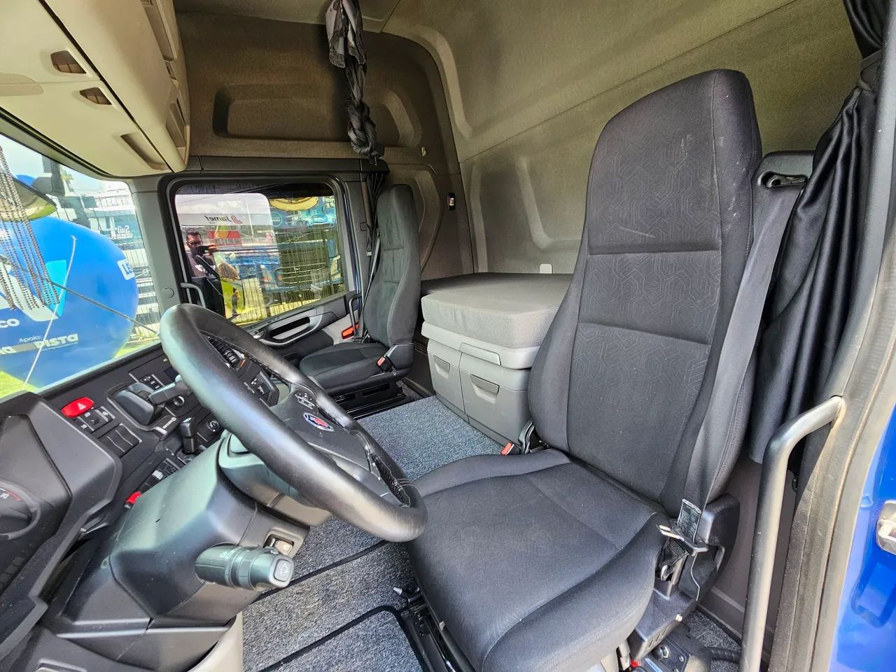 Scania R540 6x4 Bug Leve mola Teto Alto automático RETARDER Farol de teto e grade  - Foto 12