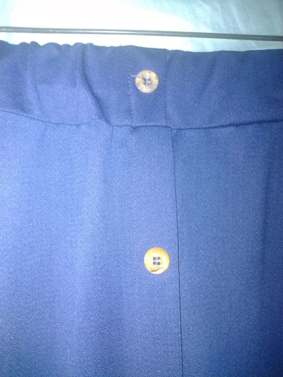 Saia Midi Azul com Botões - Elegância e Conforto - Foto 4