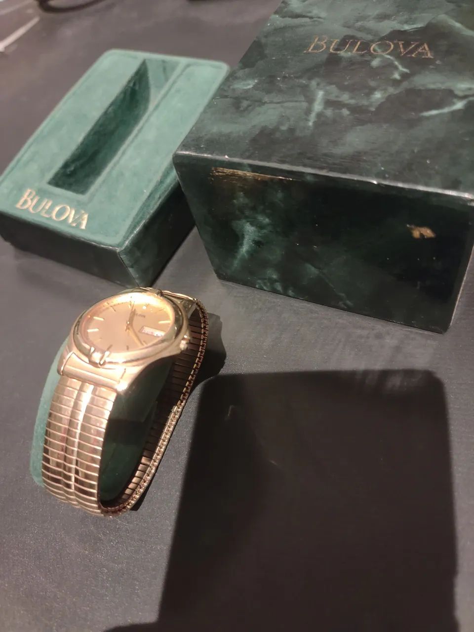De$1600 por$1390 Relógio Bulova Dourado - Foto 2