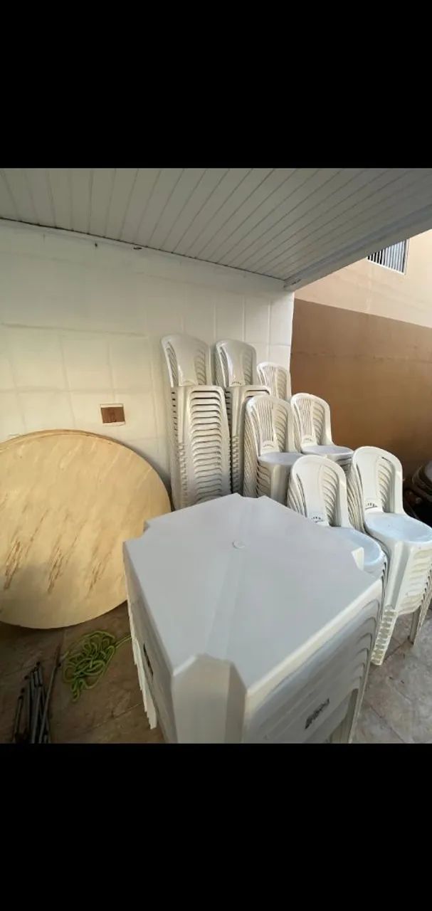 ALUGUEL DE MESAS CADEIRAS E TAMPÕES 