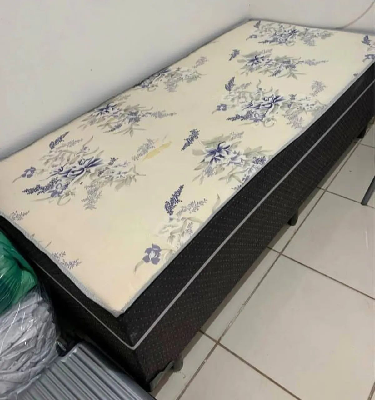 Cama Box Solteiro com Colchão Floral