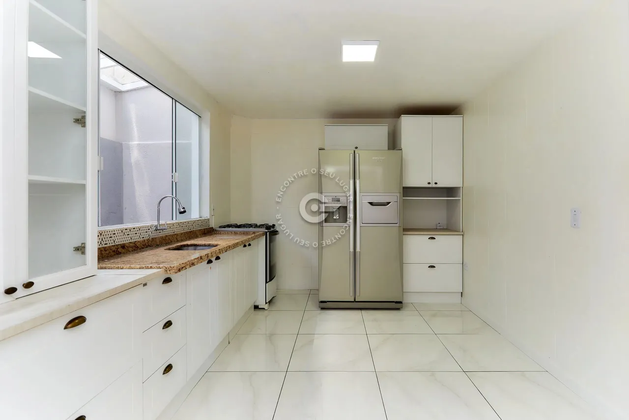 Sobrado duplex à venda no Boneca do Iguaçu com 3 quartos 1 suíte e 2 vagas 100m²