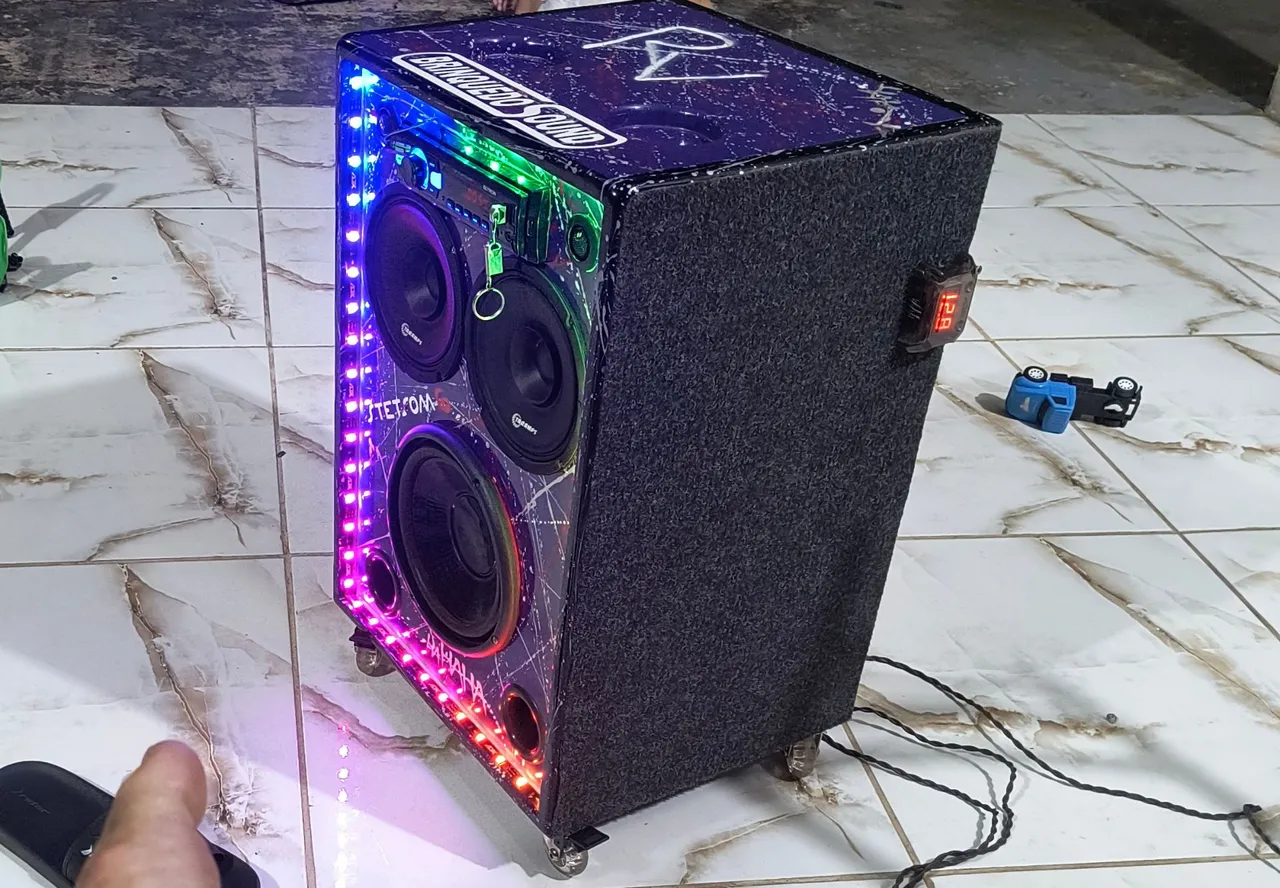 Caixa bob de Som Personalizada com LED e Som Potente