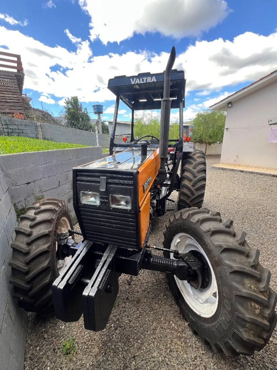 Trator Valtra 785