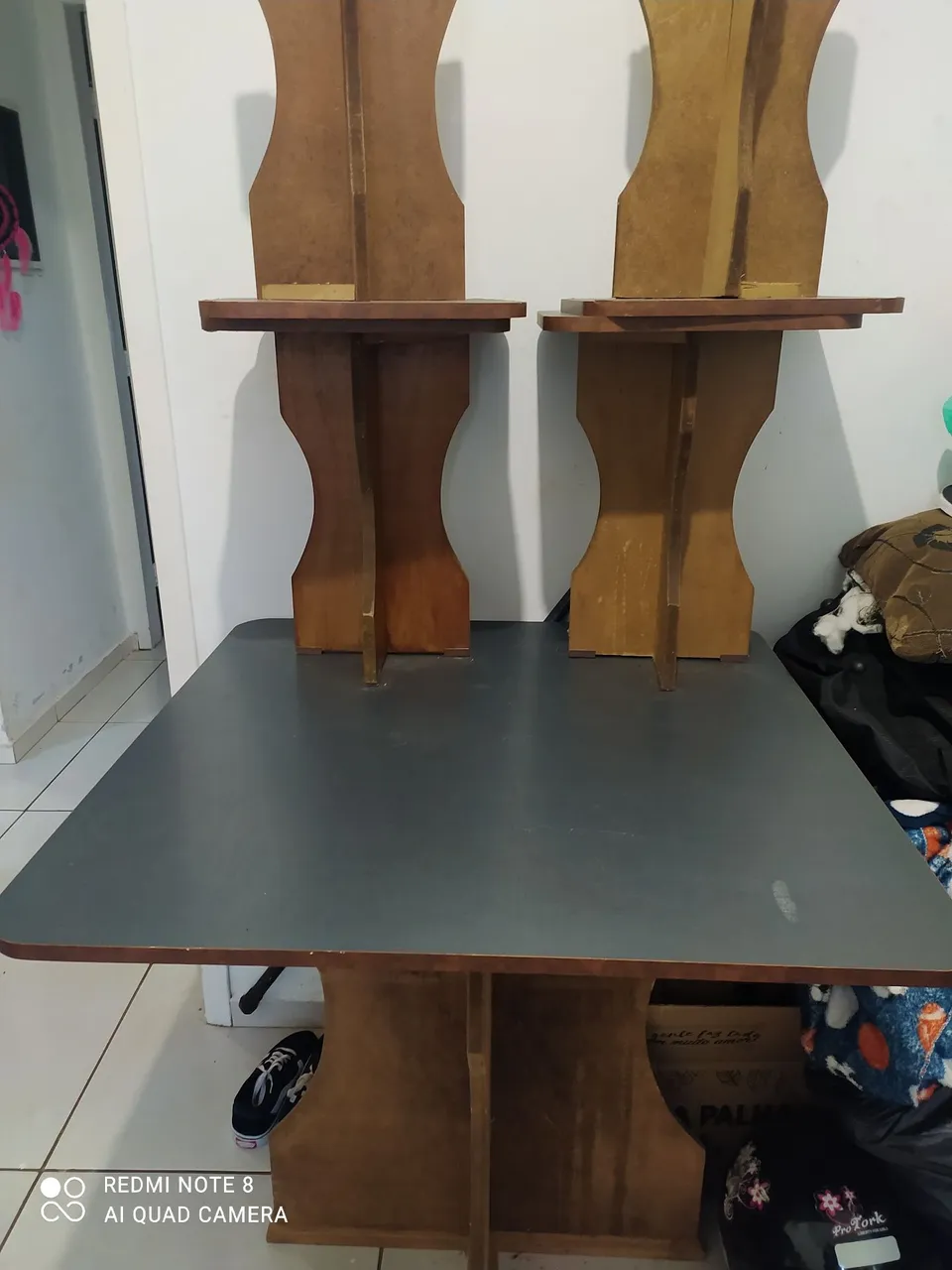 Mesa com banquetas